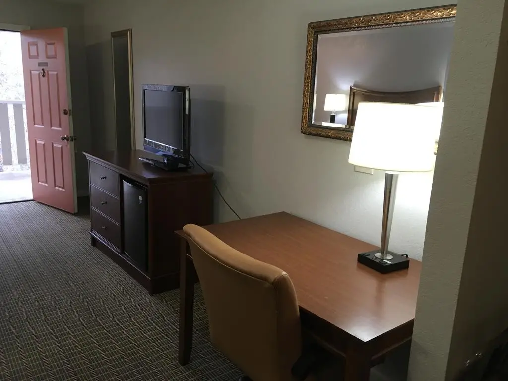 University Inn 10