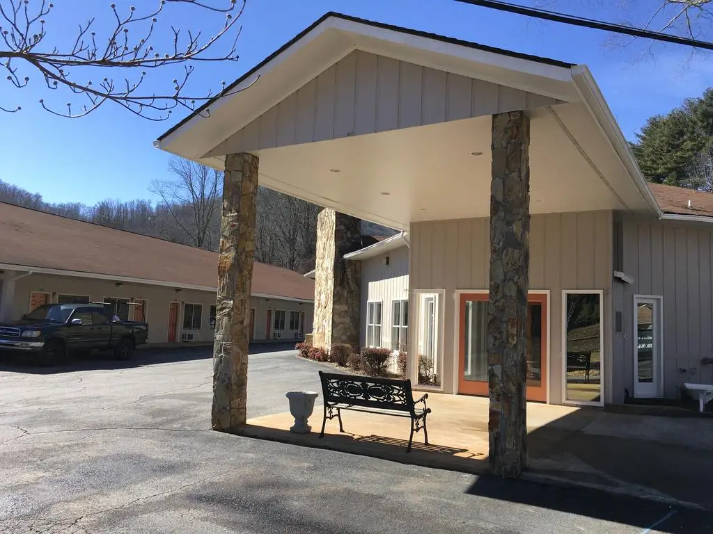 University Inn 4